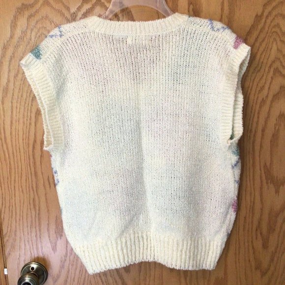 Carriage Court - Cream V-neck pink & green argyle sweater vest - Picture 4 of 6